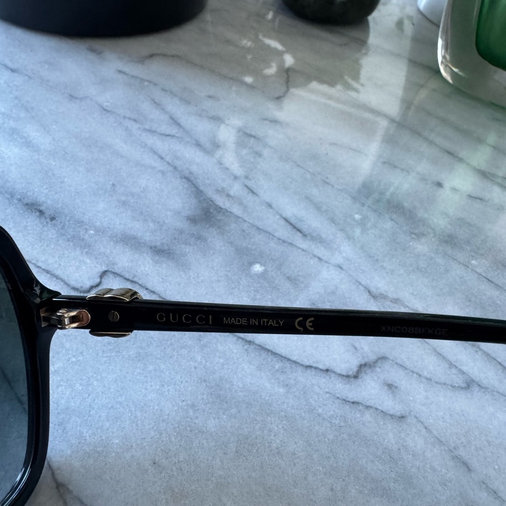 Gucci Black Oversized Sunglasses - Picture 6 of 6